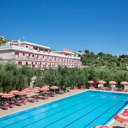 Delle Hotel