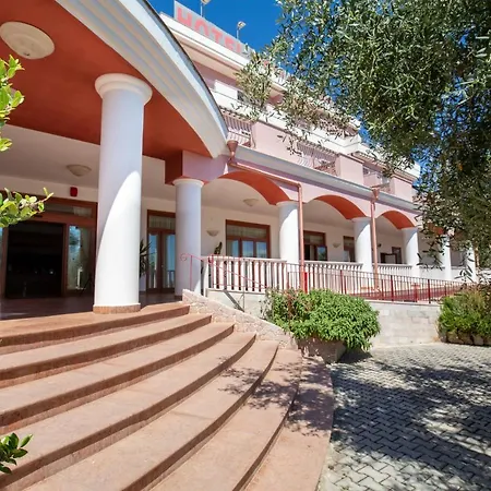Delle Hotel