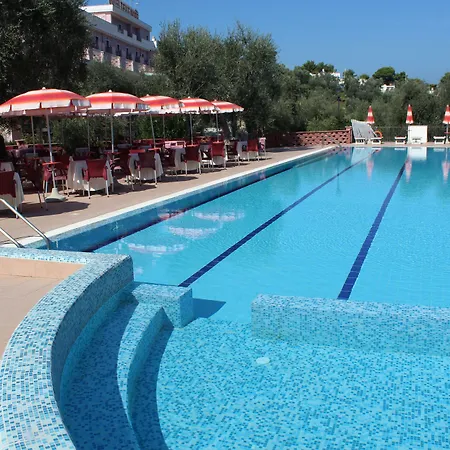 Hotel Delle 4*