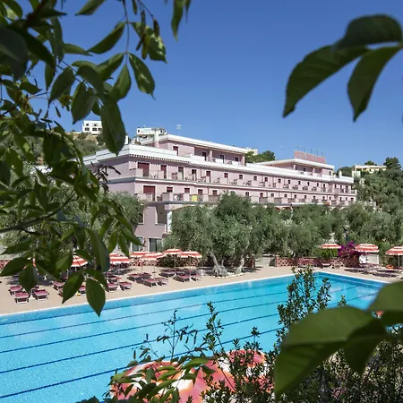 Delle Hotel